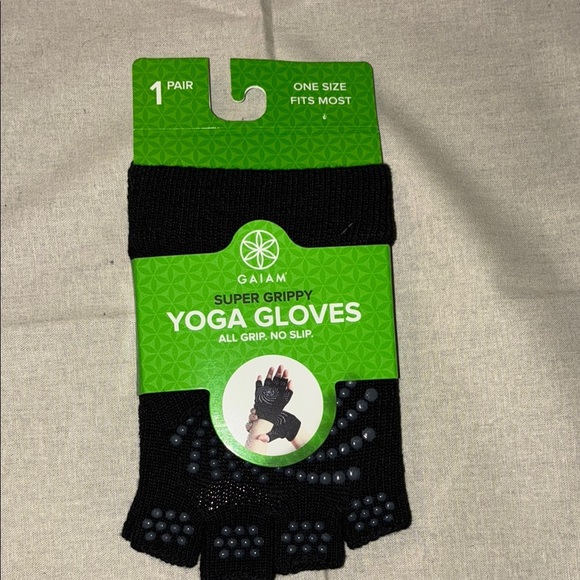 Nike Under Armor Gaiam Body Glove Athletic Set - Picture 6 of 11